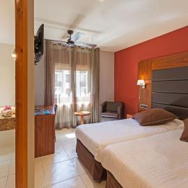 Hotel Restaurant Castellarnau，位于Escaló的酒店