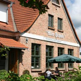 Pension & Restaurant "Alte Schule"，位于Kluis的酒店
