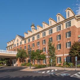 Holiday Inn Express State College at Williamsburg Square by IHG，位于州学院的酒店