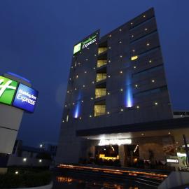 Holiday Inn Express Toluca Galerias Metepec by IHG，位于托卢卡的酒店