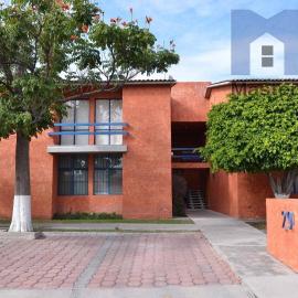 Moderna Suite Privada Alberca Av B Quintana 29C，位于Mendiola的酒店