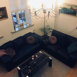 Centralt i Gentofte i 2 plan, ved S-Tog og busser，位于根措夫特的酒店