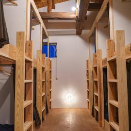 ゲストハウス さんかくワサビ Guest house Sankaku Wasabi，位于Saiki的酒店
