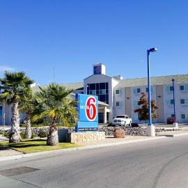 Motel 6-Las Cruces, NM - Telshor，位于拉斯克鲁塞斯的酒店