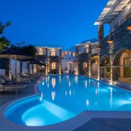 Zefi Hotel & Suites，位于纳乌萨的酒店
