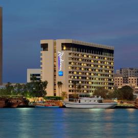 Radisson Blu Hotel, Dubai Deira Creek，位于迪拜的酒店