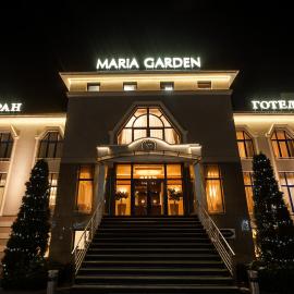 Maria Garden hotel & restaurant，位于伊万诺-弗兰科夫斯克的酒店