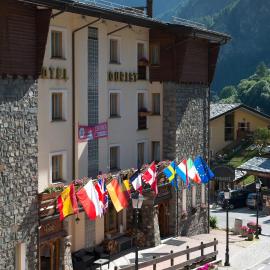 Hotel Tourist，位于瓦托内切的酒店