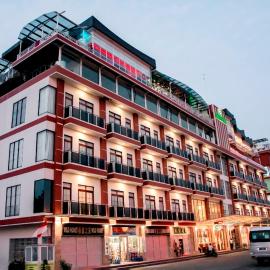 Green Rose Hotel，位于巴淡岛中心的酒店