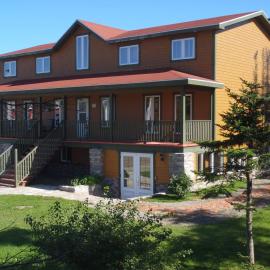 Gîte La Maison Chez J.P. Bed and Breakfast，位于桑德斯岛的酒店