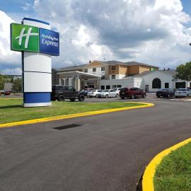 Holiday Inn Express Hotel Pittsburgh-North/Harmarville by IHG，位于Harmarville的酒店