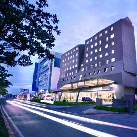 Fame Hotel Gading Serpong,位于塞尔蓬的酒店