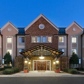 Staybridge Suites - Charlotte Ballantyne by IHG，位于夏洛特的酒店