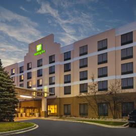 Holiday Inn & Suites Bolingbrook by IHG，位于波林布鲁克的酒店