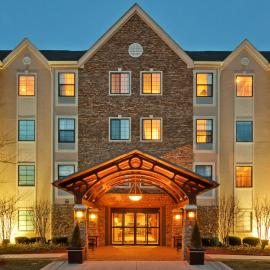 Staybridge Suites Glenview by IHG，位于格伦维尤的酒店
