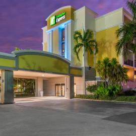 Holiday Inn Express Cape Coral-Fort Myers Area by IHG,位于珊瑚角的酒店