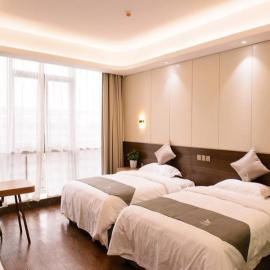 GreenTree Eastern Rizhao High Speed Railway Station Hotel，位于日照的酒店