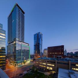 Holiday Inn Hotel & Suites - Montreal Centre-ville Ouest by IHG，位于蒙特利尔的酒店