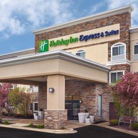 Holiday Inn Express & Suites Chicago-Libertyville by IHG