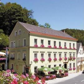 Gasthof & Hotel Goldener Hirsch,位于菲希特尔山区巴特贝内克的酒店
