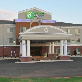 Holiday Inn Express & Suites Clinton by IHG，位于克林顿的酒店
