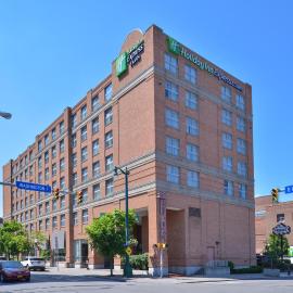 Holiday Inn Express & Suites Buffalo Downtown by IHG，位于布法罗的酒店