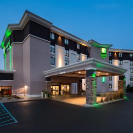 Holiday Inn Milwaukee Riverfront by IHG