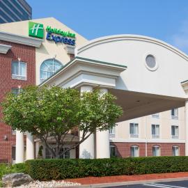 Holiday Inn Express Tower Center New Brunswick by IHG，位于东不伦瑞克的酒店