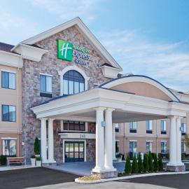 Holiday Inn Express Hotel & Suites Warminster-Horsham by IHG，位于沃明斯特的酒店