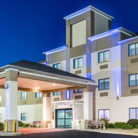 Holiday Inn Express Hotel Howe / Sturgis by IHG，位于Howe的酒店