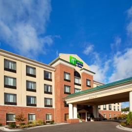 Holiday Inn Express Hotel & Suites Detroit-Utica by IHG，位于由提卡的酒店