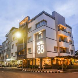 Hotel 88 Jember By WH - Strategic Location In The City Center，位于任抹的酒店