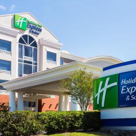 Holiday Inn Express Hotel & Suites Tampa-Fairgrounds-Casino by IHG，位于坦帕的酒店