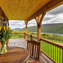 Naples Cabin w/ Lake Views & Wraparound Deck!，位于Naples的酒店