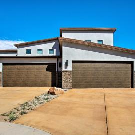 Upscale Moab Townhome w/ Hot Tub: 20 Min to Arches，位于摩押的酒店