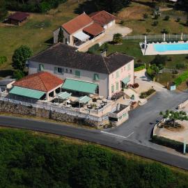 LOGIS HÔTEL RESTAURANT SPA Les BALCONS DE L'ESPERANCE，位于利梅伊的酒店