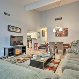 Near Mt Airy Casino: Mount Pocono Condo w/ Balcony，位于波科诺山的酒店