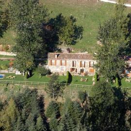 Apartamentos Rurales Les Barnedes，位于莫略的酒店