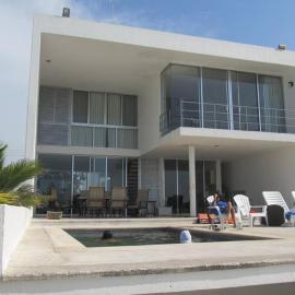Designer´s House Beach Front Superb Ocean View Hi Speed WiFi，位于Telchac的酒店