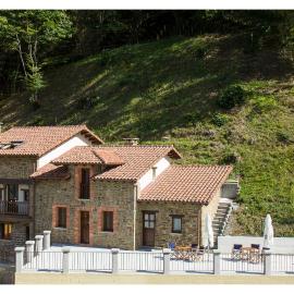 Casa Rural Manuel de Pepa Xuaca，位于Tuilla的酒店