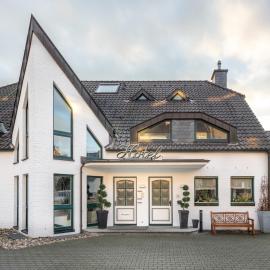 Hotel Zur Krone，位于梅尔布施的酒店