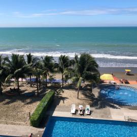 Departamentos frente al mar en Resort Playa Azul-Tonsupa，位于通苏帕的酒店