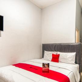RedDoorz near Graha Cijantung Mall