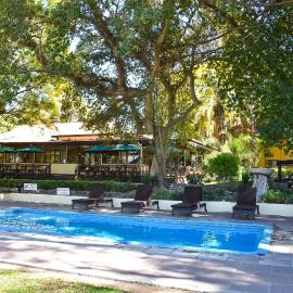 Cresta Riley's Hotel，位于马翁的酒店