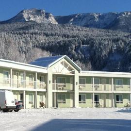 Ponderosa Motor Inn，位于戈尔登的酒店