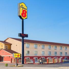 Super 8 by Wyndham San Antonio/I-35 North，位于圣安东尼奥的酒店