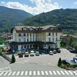 Hotel Rezia Valtellina，位于莫尔贝尼奥的酒店