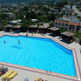 Telhinis Hotel & Apartments，位于法里拉基的酒店
