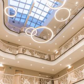 Emerald Suites,位于弗洛里纳的酒店