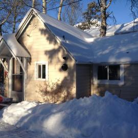 Holiday Lodge Cabins，位于班夫的酒店